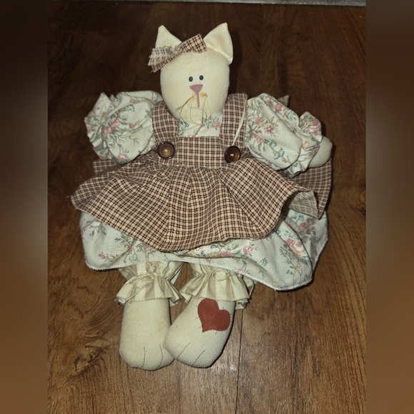 Country Cloth Shelf Sitter Kitty Cat In Dress Heart - Picture 1 of 6